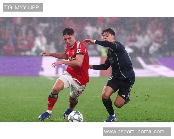 欧冠激战本菲卡与那不勒斯战成平局精彩瞬间引发全场欢呼