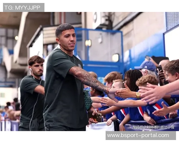 西甲激战：多特蒙德与巴黎圣日耳曼战成平局神扑瞬间引发热议与转会传闻