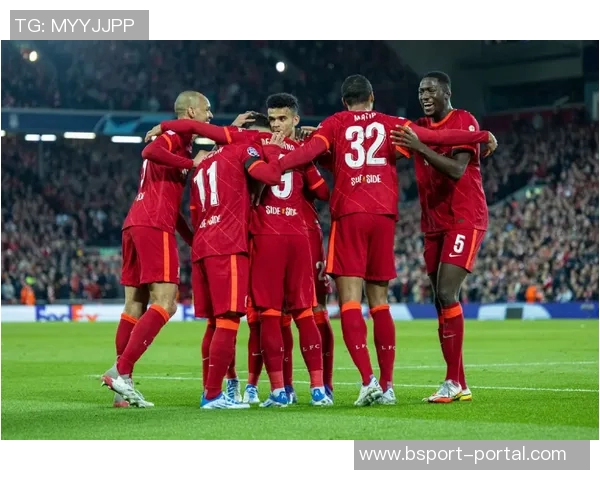 友谊赛精彩对决：里昂与利物浦战成平局引发全场热议